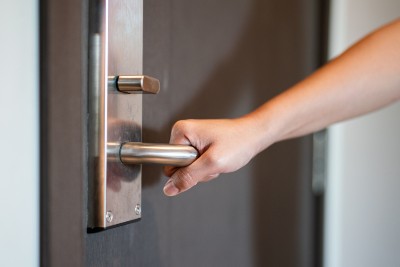 Door Handles Won’t Give You The Flu: Simulation Study Door Handles Won’t Give You The Flu: Simulation Study